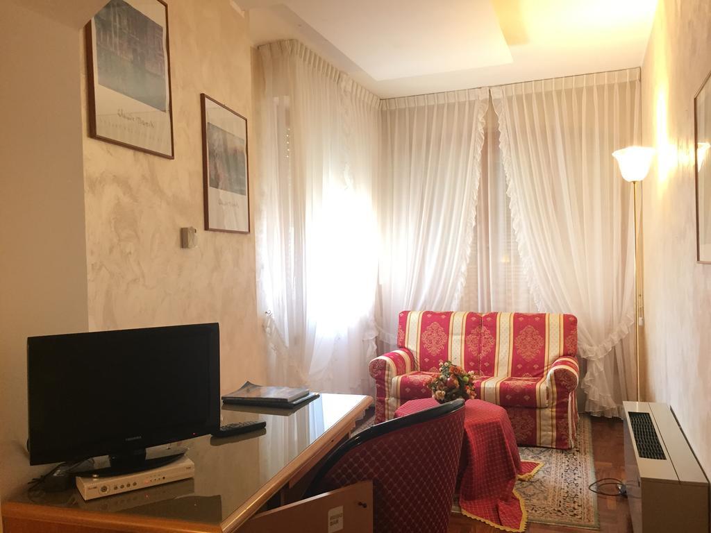 Oscar E Amorina Montegiorgio Room photo