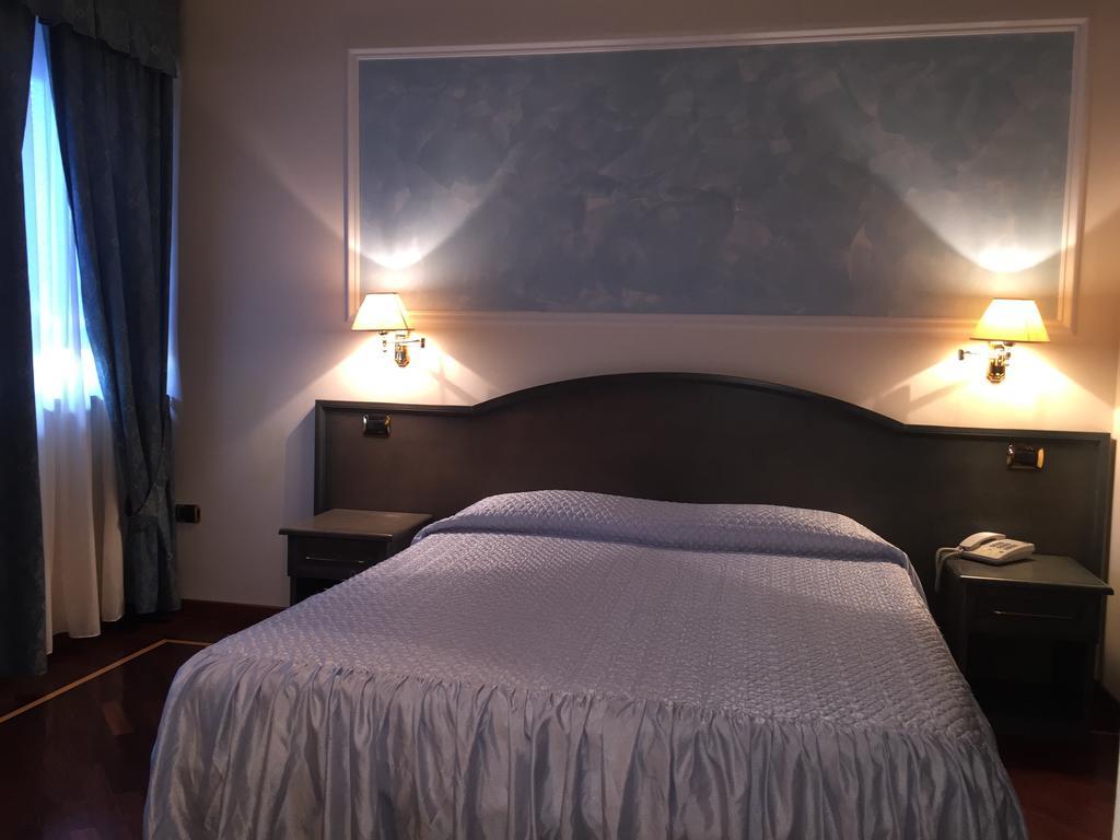 Oscar E Amorina Montegiorgio Room photo